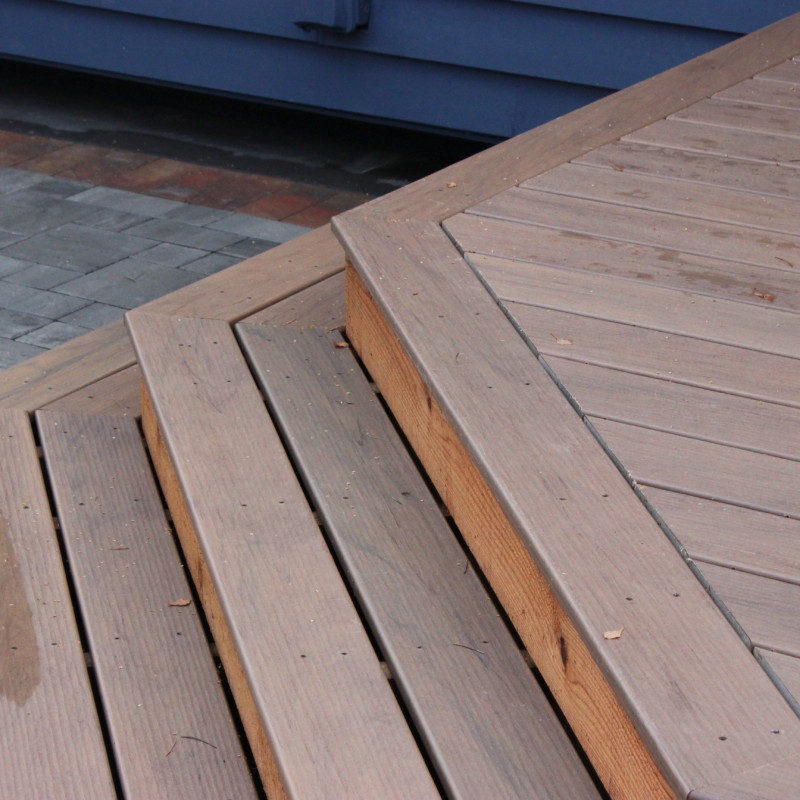 Ballard Hexagonal Deck Landing with Abbotsford Pavers