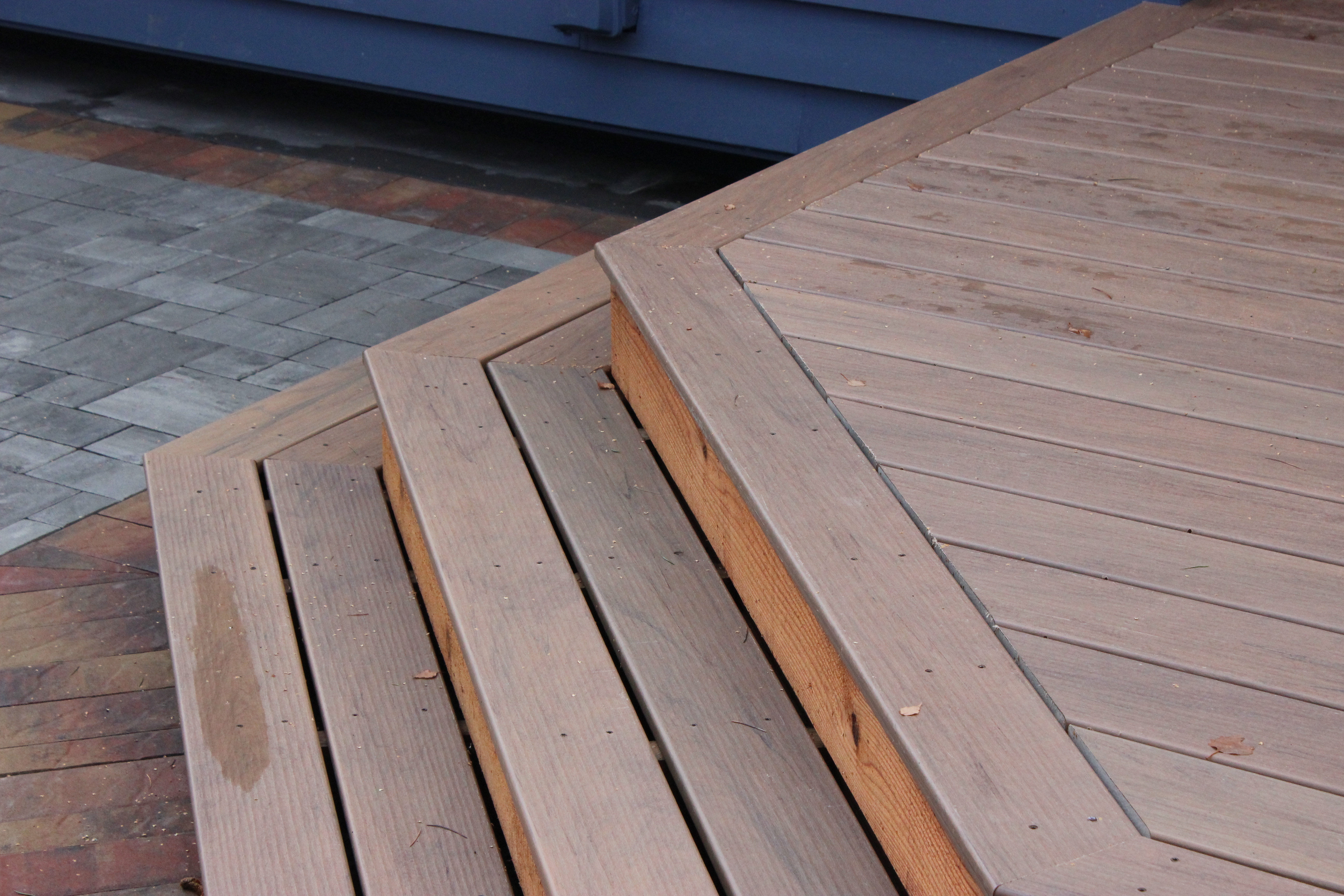 Ballard Hexagonal Deck Landing with Abbotsford Pavers